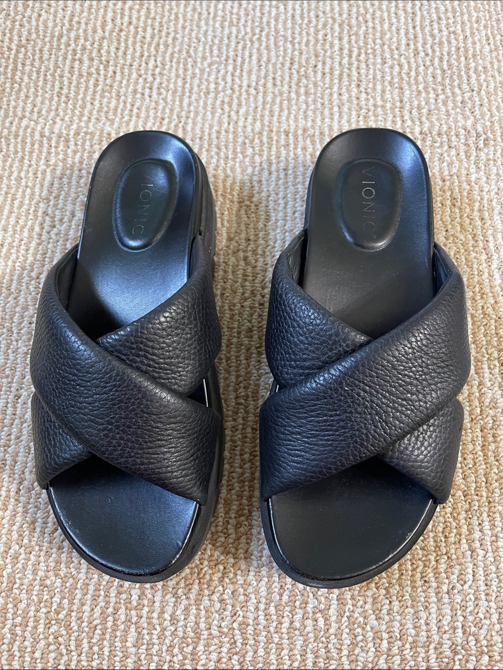 Vionic vesta Black Cross-Strap sandals